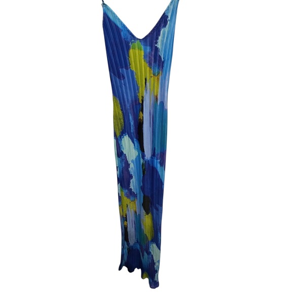PrettyLittleThing Dresses & Skirts - PrettyLittleThing Pleated Maxi Dress Abstract Print‎ Blue Yellow V Neck